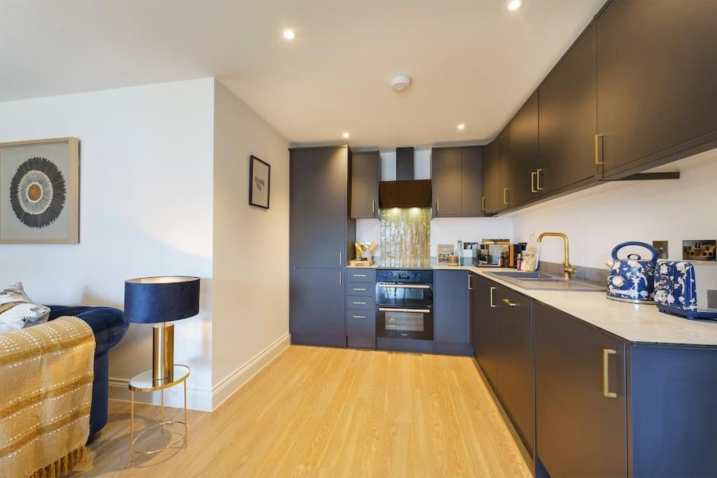 Darlington - 2 Bedroom Luxury Apartment By Mint Stays Bristol Bagian luar foto